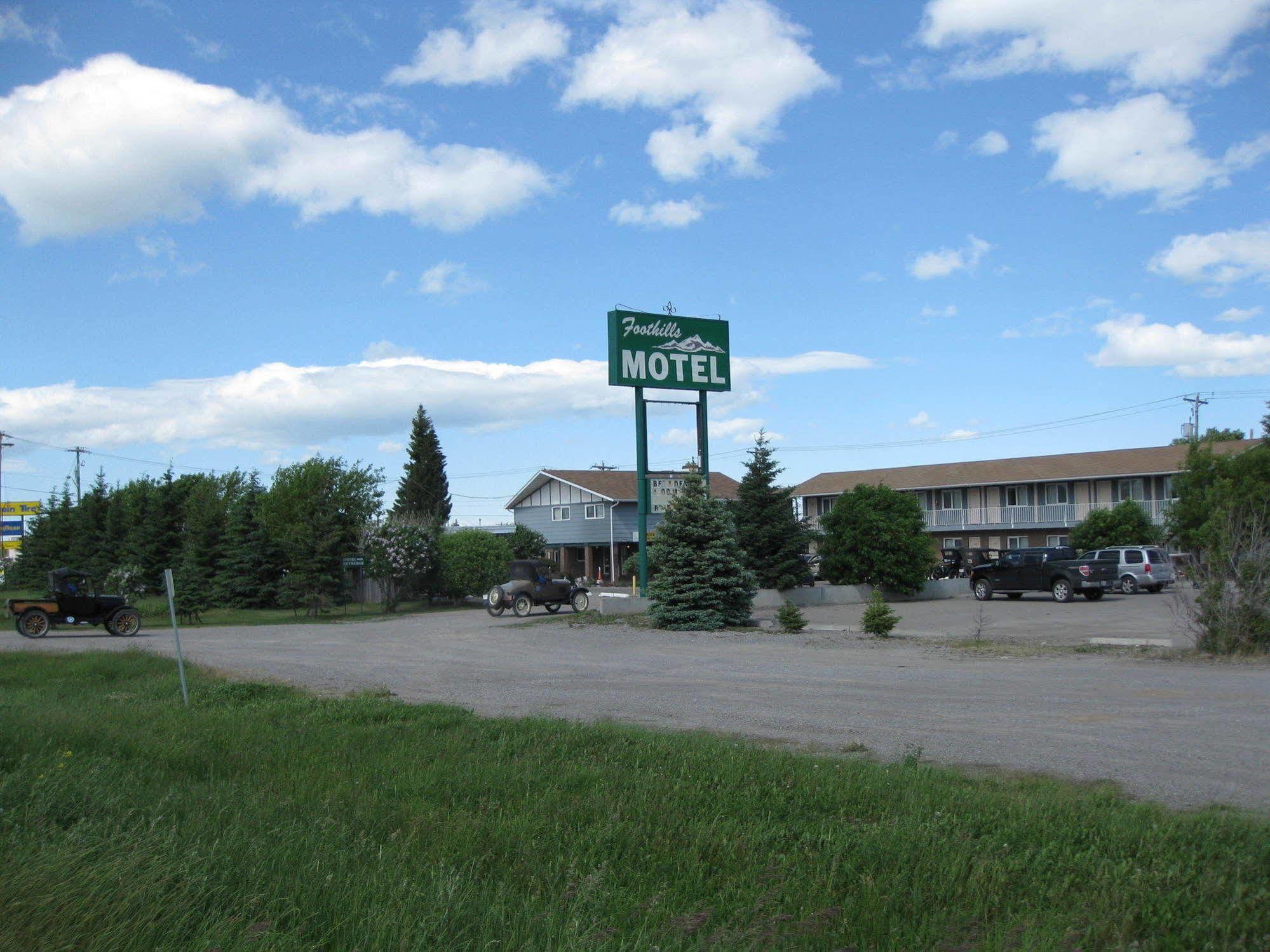 Econo Lodge Inn & Suites Pincher Creek Exterior photo
